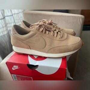 Nike Women’s DBreak PRM MF